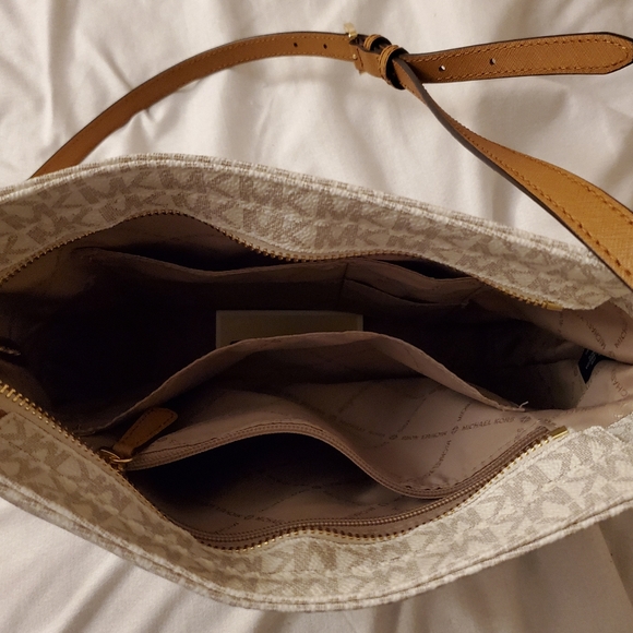 Michael Kors Vanilla White crossbody bag - Picture 4 of 6